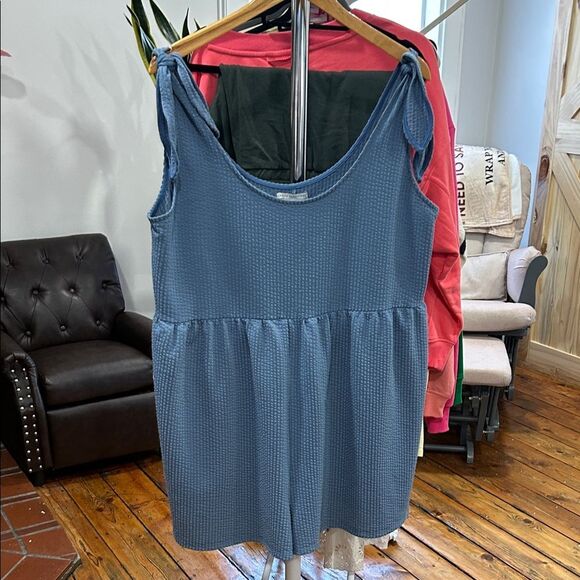 XL Light Blue Urban Outfitters Textured Romper Short Sleveless - Picture 2 of 5